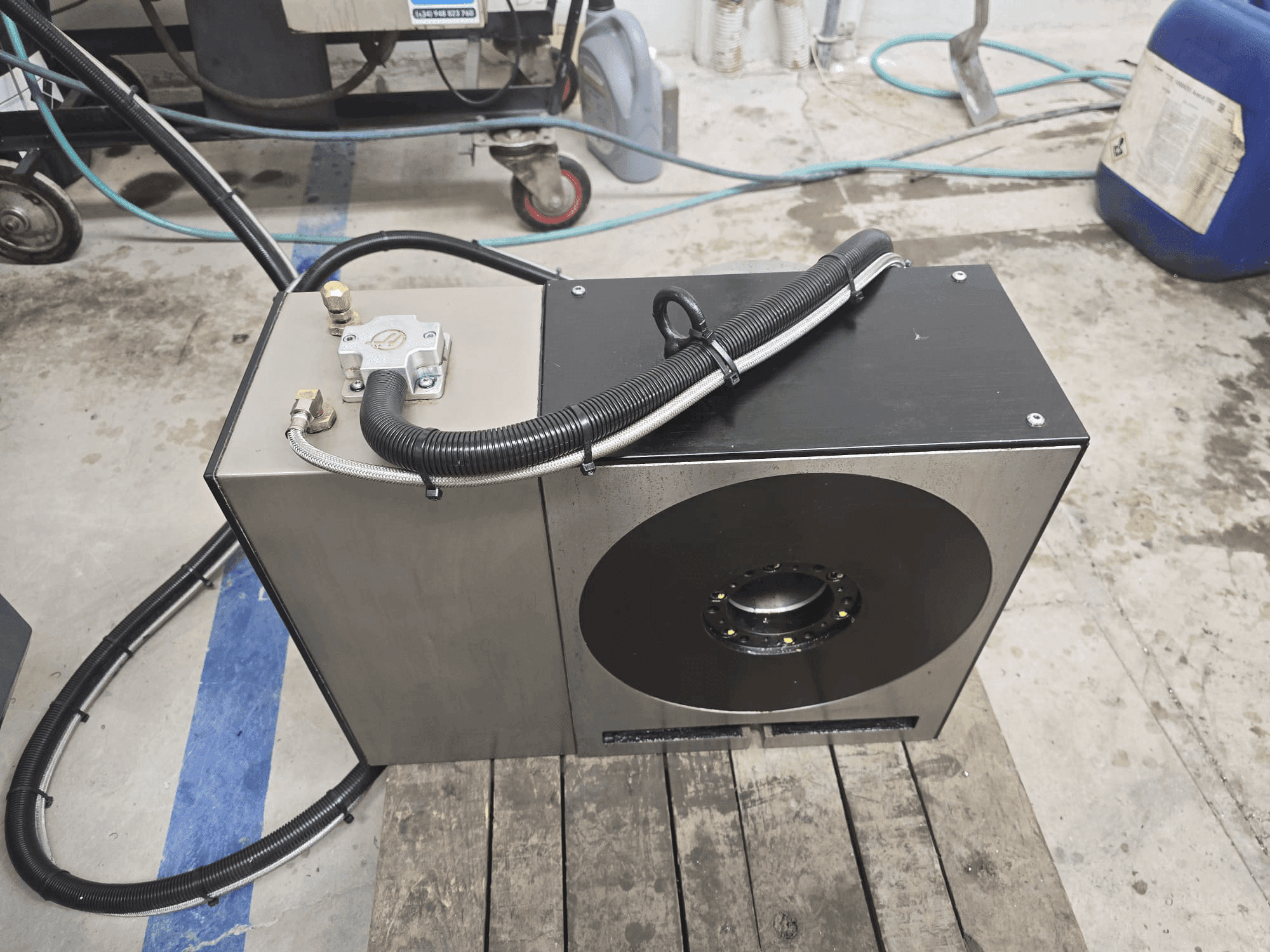 A HAAS HRT310  gép elölnézete