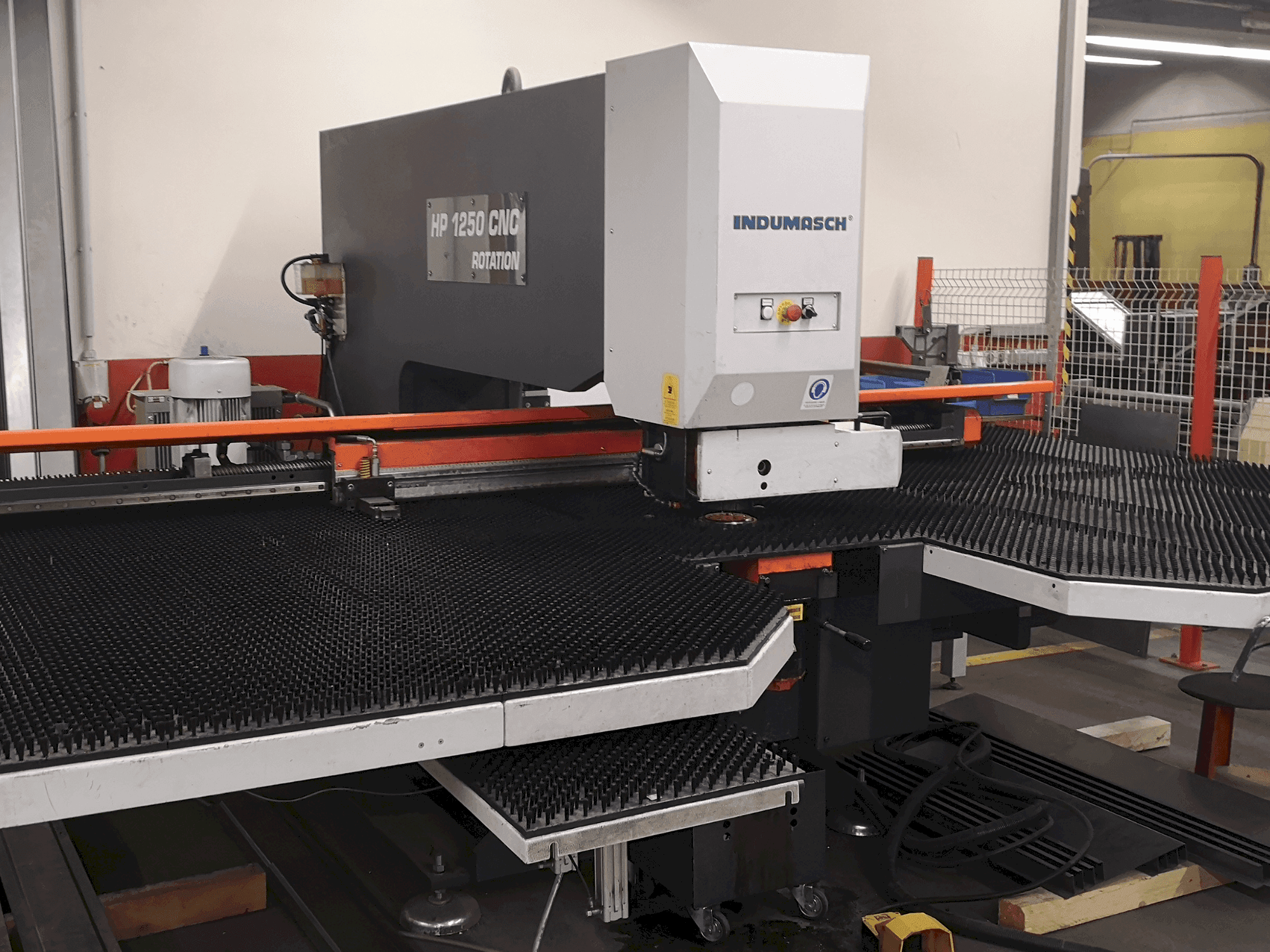 A IMAC HP 1250 INDEX  gép elölnézete