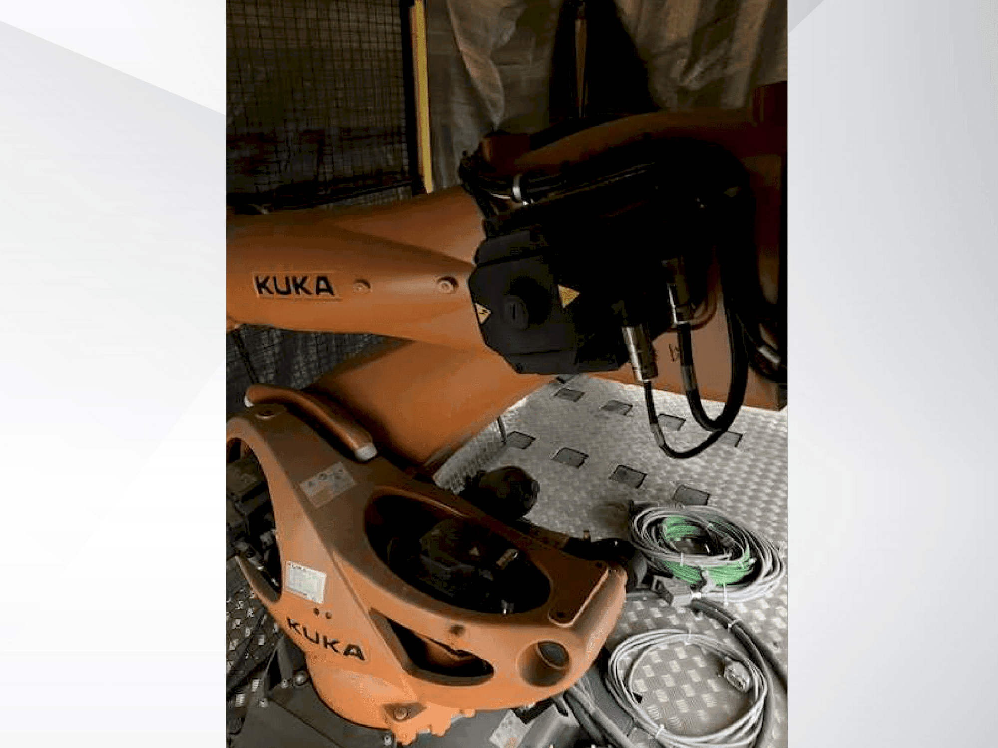 A KUKA KR 210 R2700 extra (2018)  gép elölnézete