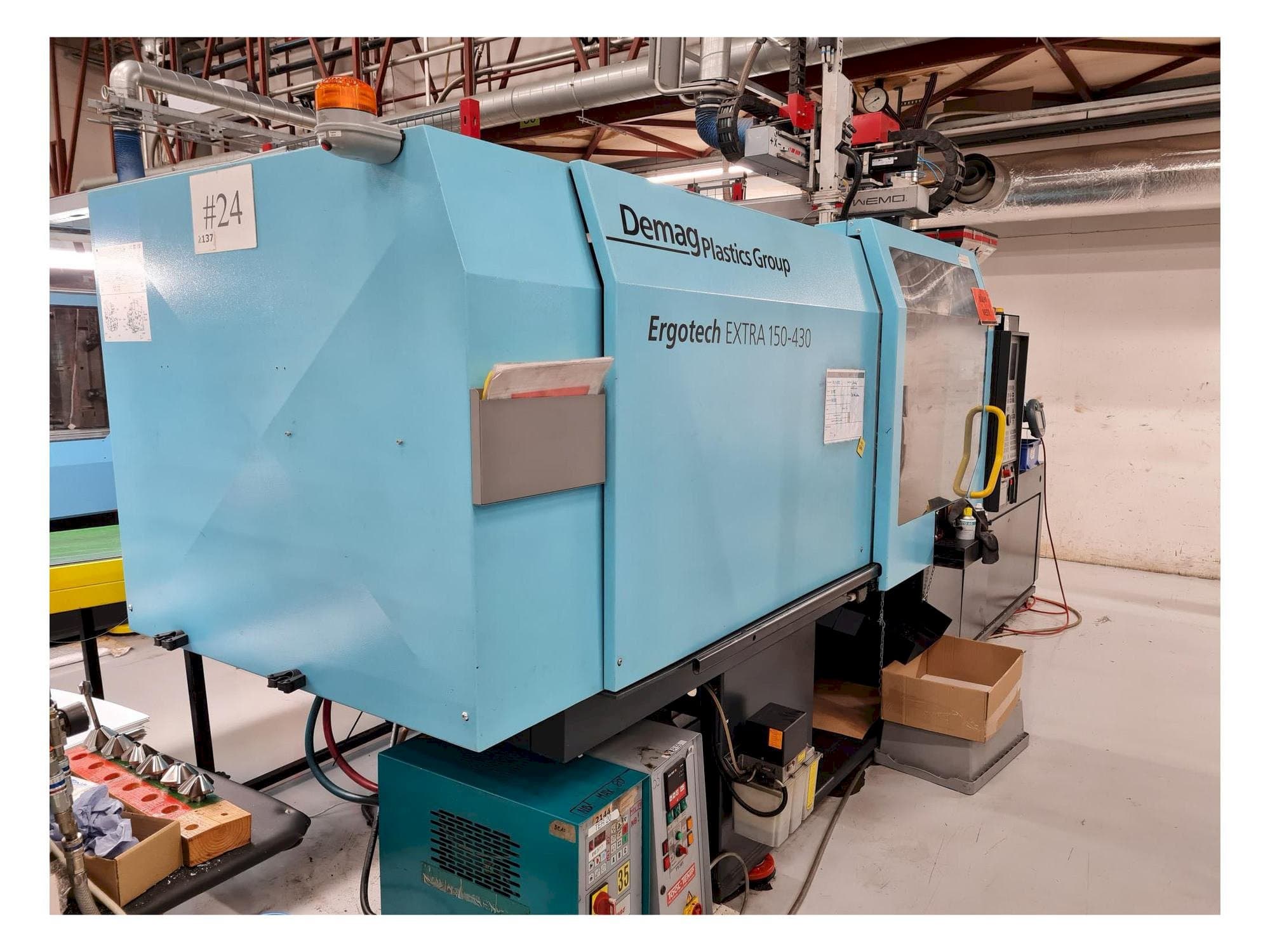 A DEMAG Ergotech EXTRA 150-430  gép elölnézete