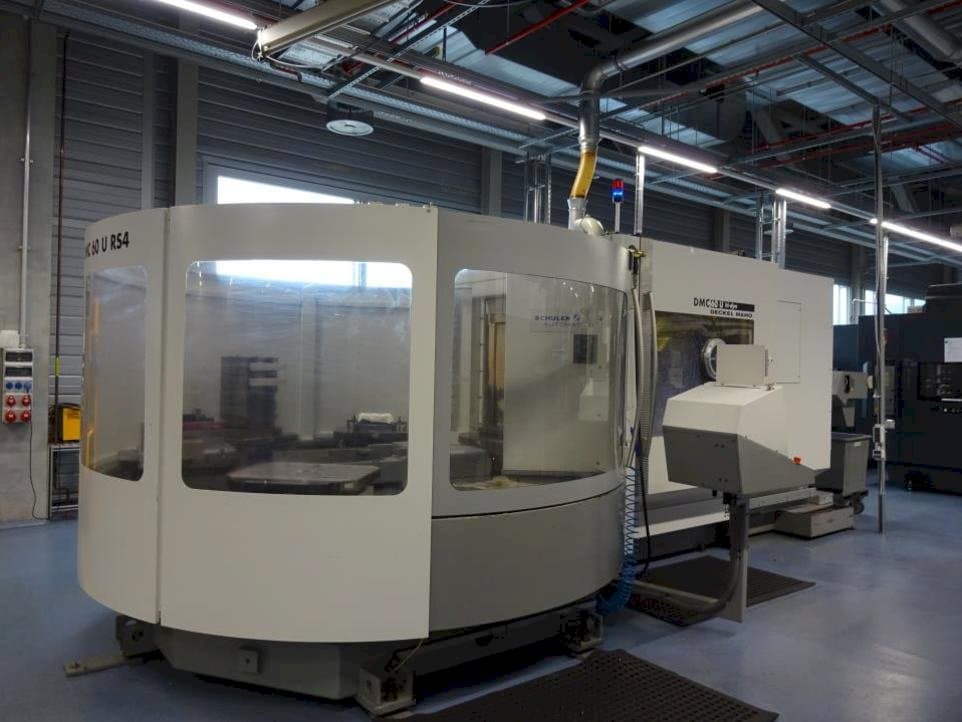 A DECKEL MAHO DMC 60 U RS4  gép elölnézete