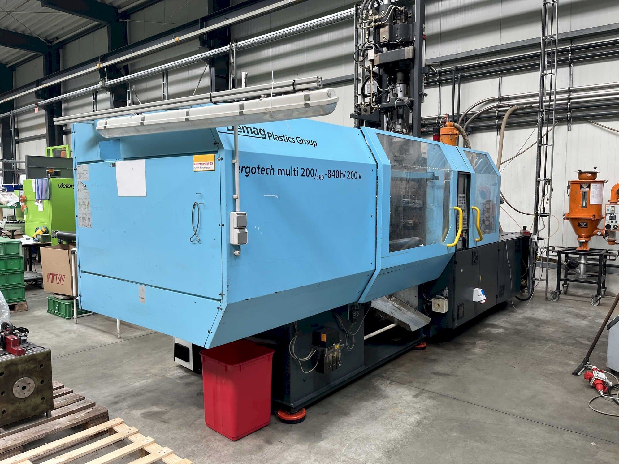 A DEMAG Ergotech multi 200/560 - 840h/200V  gép elölnézete