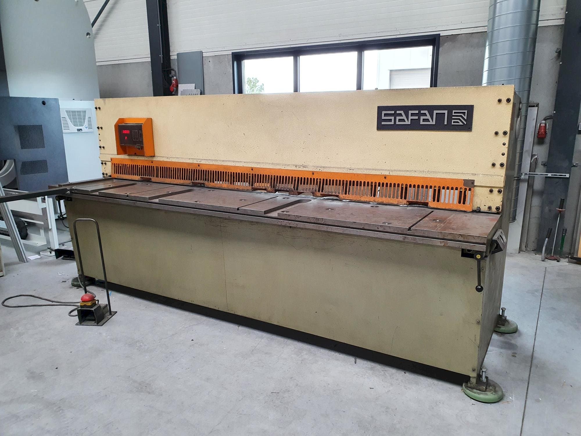 A Safan VS 310-6  gép elölnézete