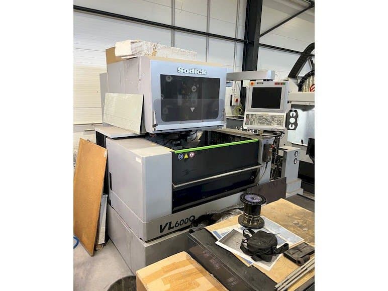 A Sodick VL600Q  gép elölnézete