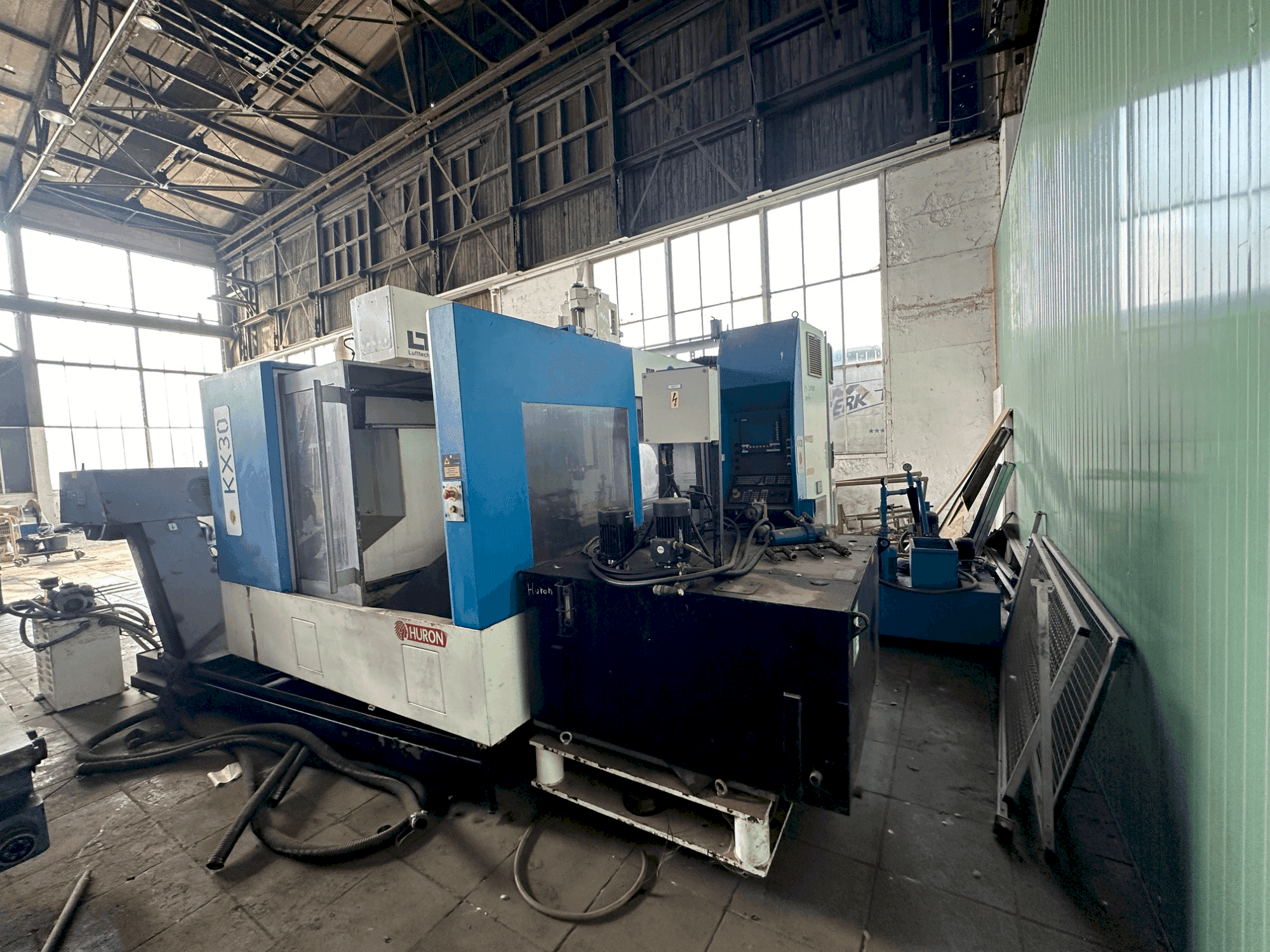 A Huron KX30  gép elölnézete