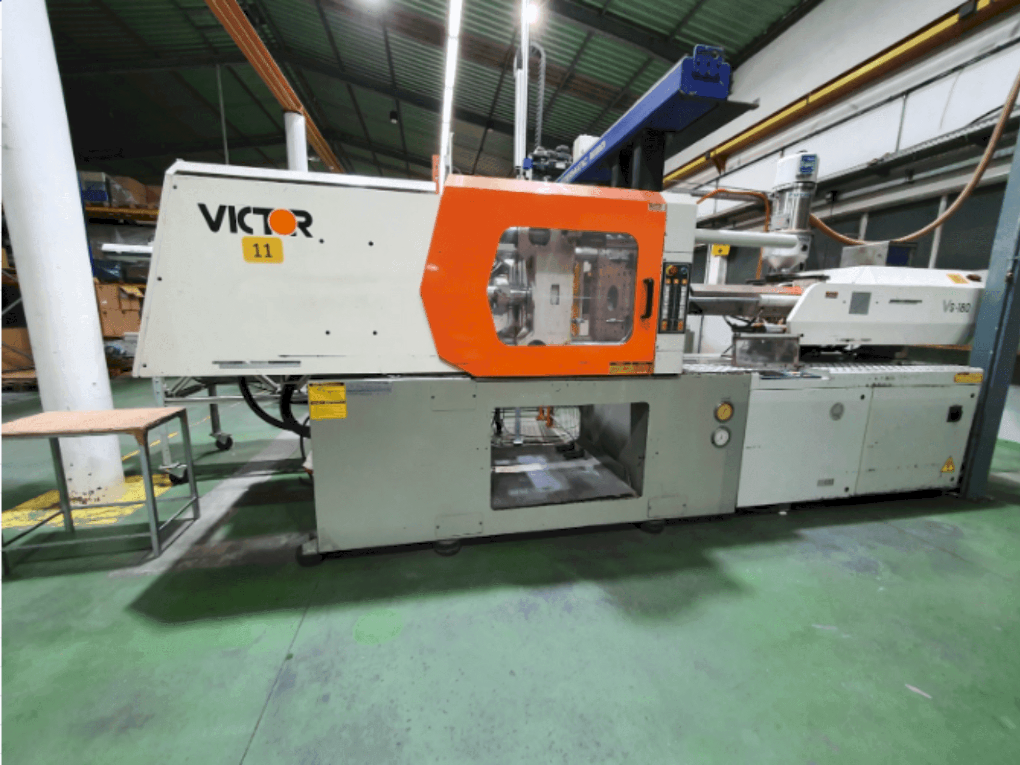 A Victor VS180  gép elölnézete