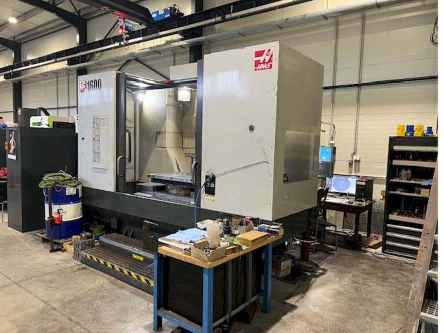 A HAAS EC-1600  gép elölnézete