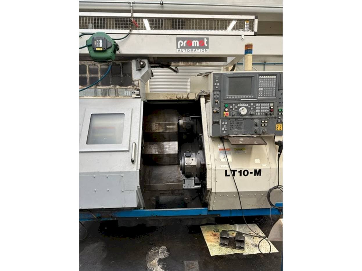 A Okuma LT10  gép elölnézete