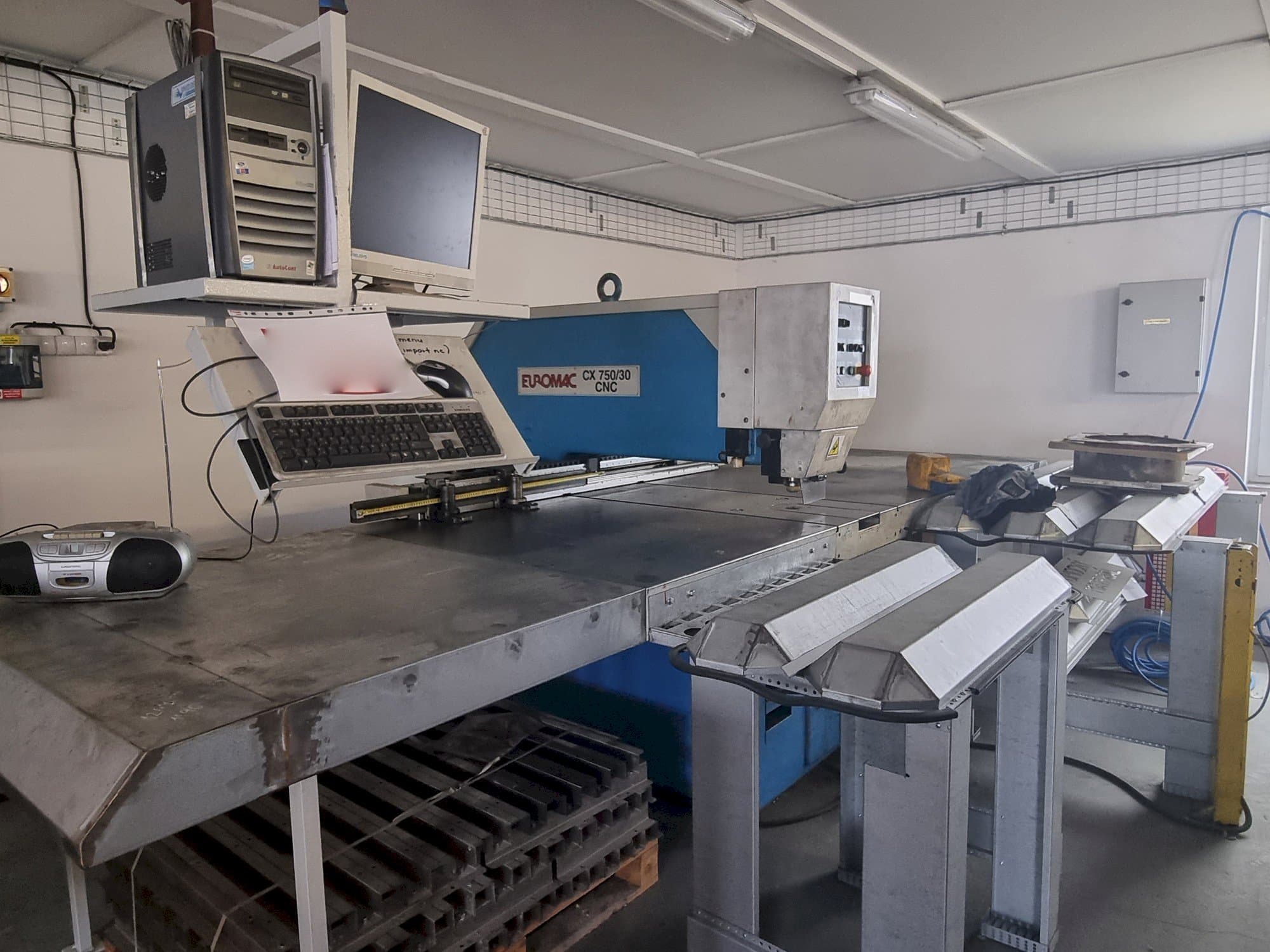 A Euromac CX 750/30 CNC  gép elölnézete