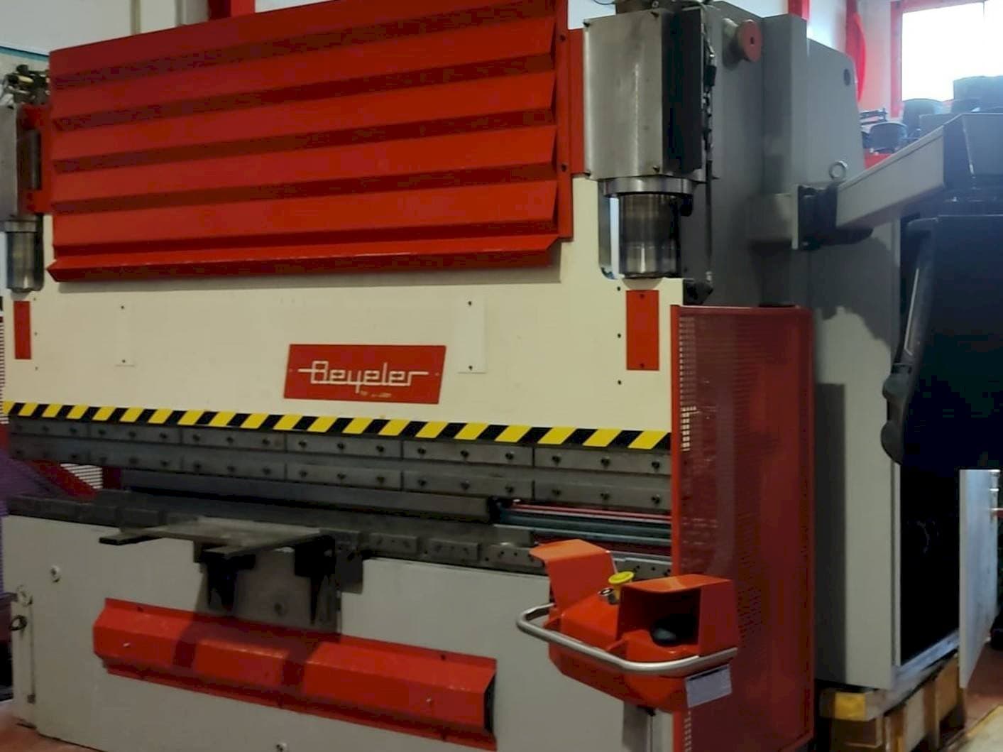 A BEYELER PR6 1500 x 3100  gép elölnézete