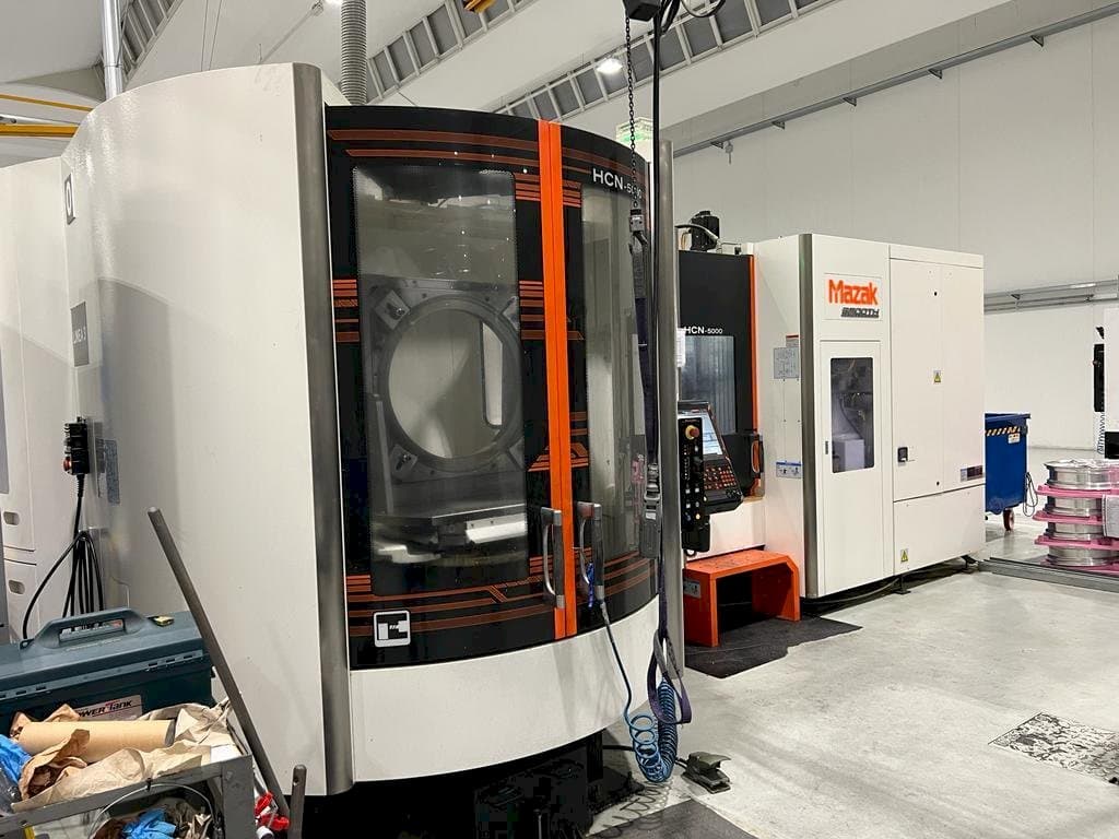 A Mazak HCN-5000  gép elölnézete