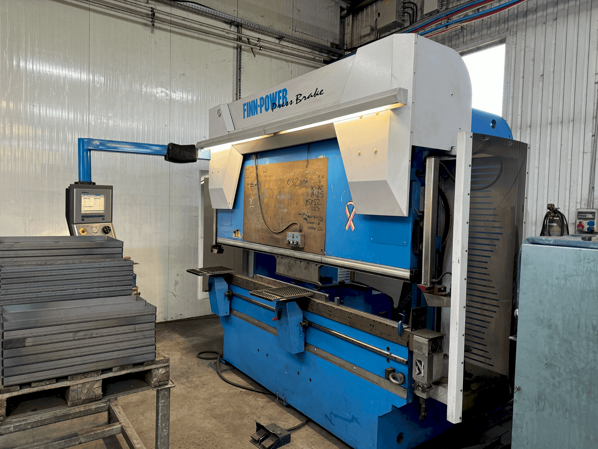 A Finn-Power B80.2550  gép elölnézete