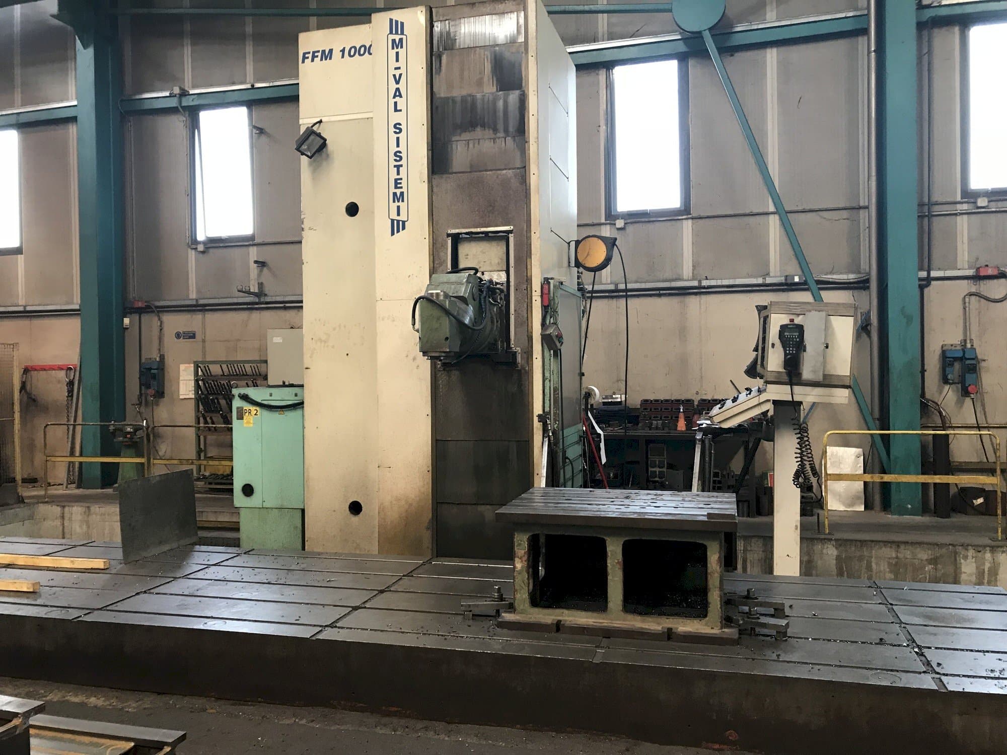 A MIVAL FFM 1000  gép elölnézete