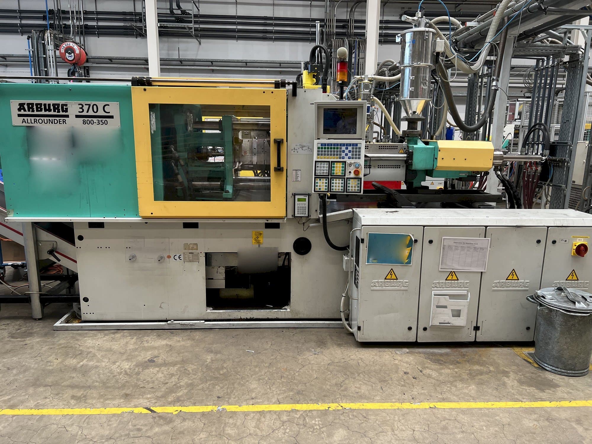 A Arburg 370C-800-350  gép elölnézete