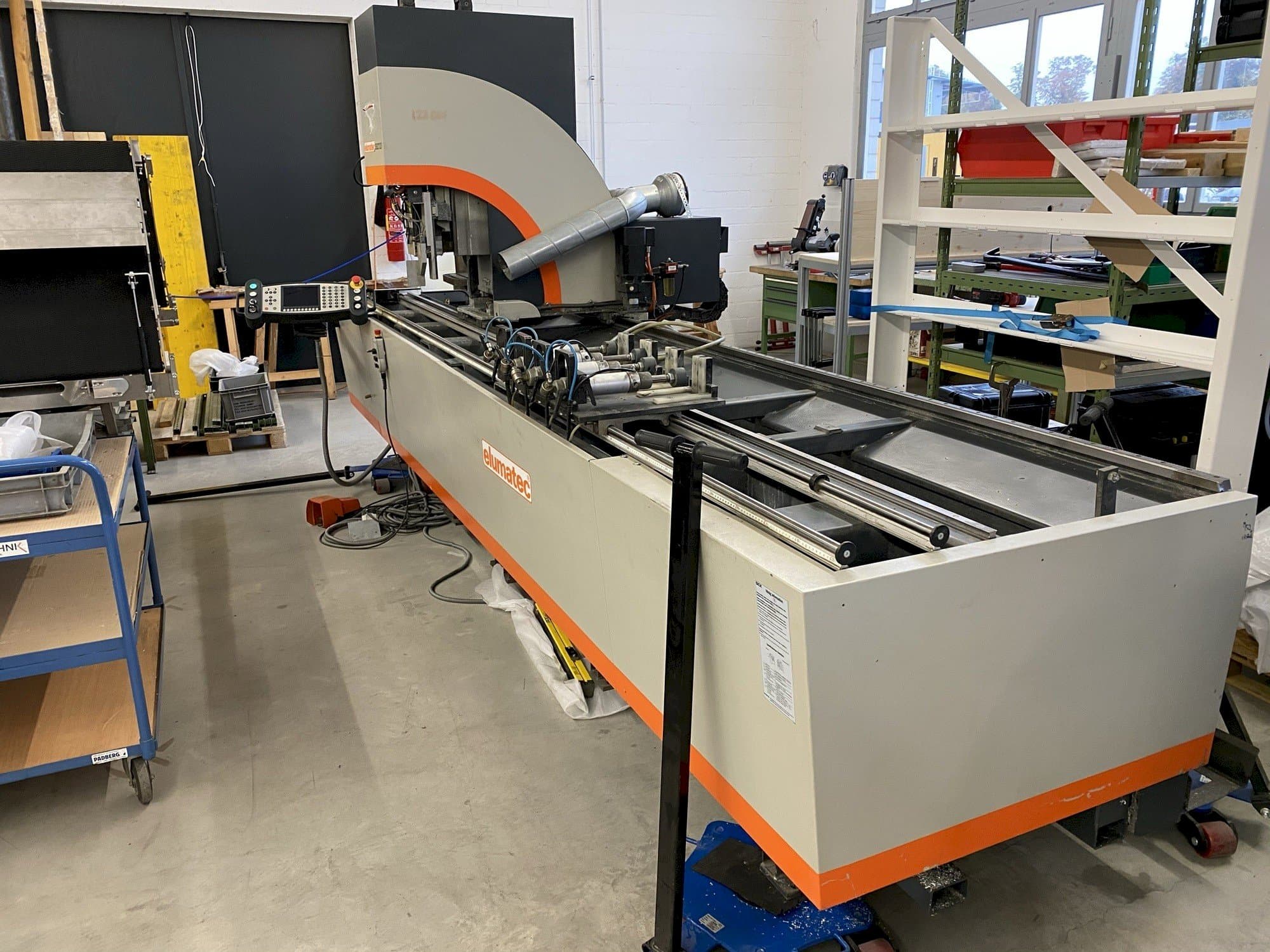 A Elumatec SBZ 122/3  gép elölnézete