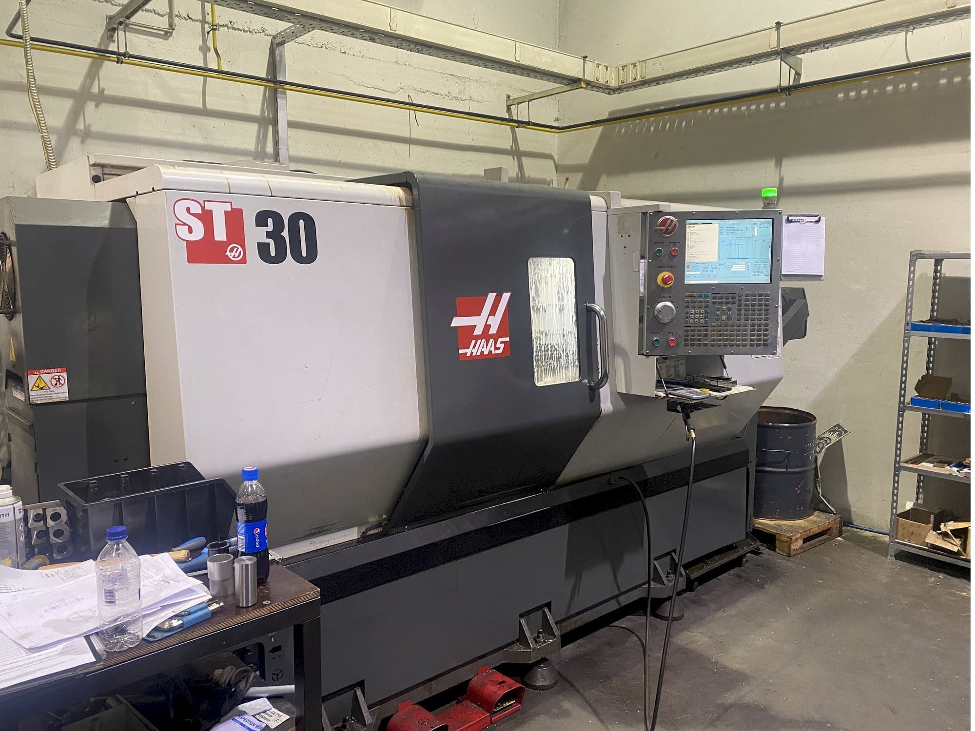 A HAAS ST 30  gép elölnézete
