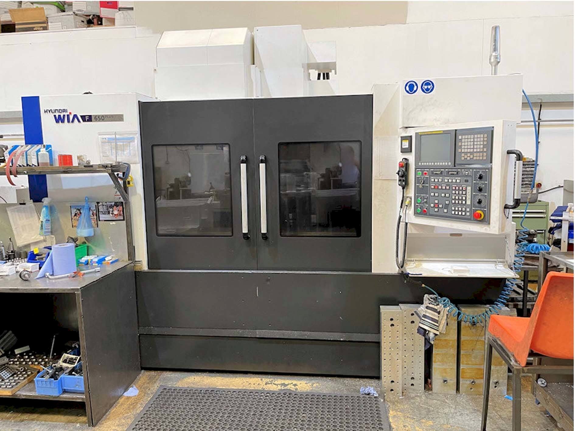 A Hyundai Wia F650 PLUS  gép elölnézete