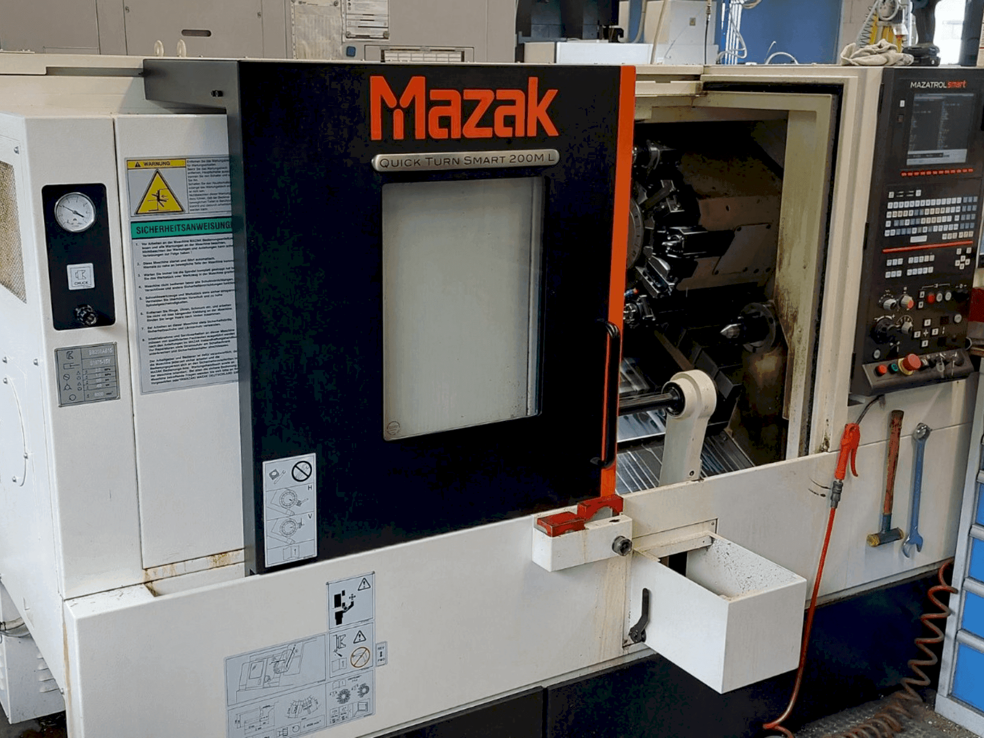 A Mazak QUICK TURN SMART 200 ML  gép elölnézete