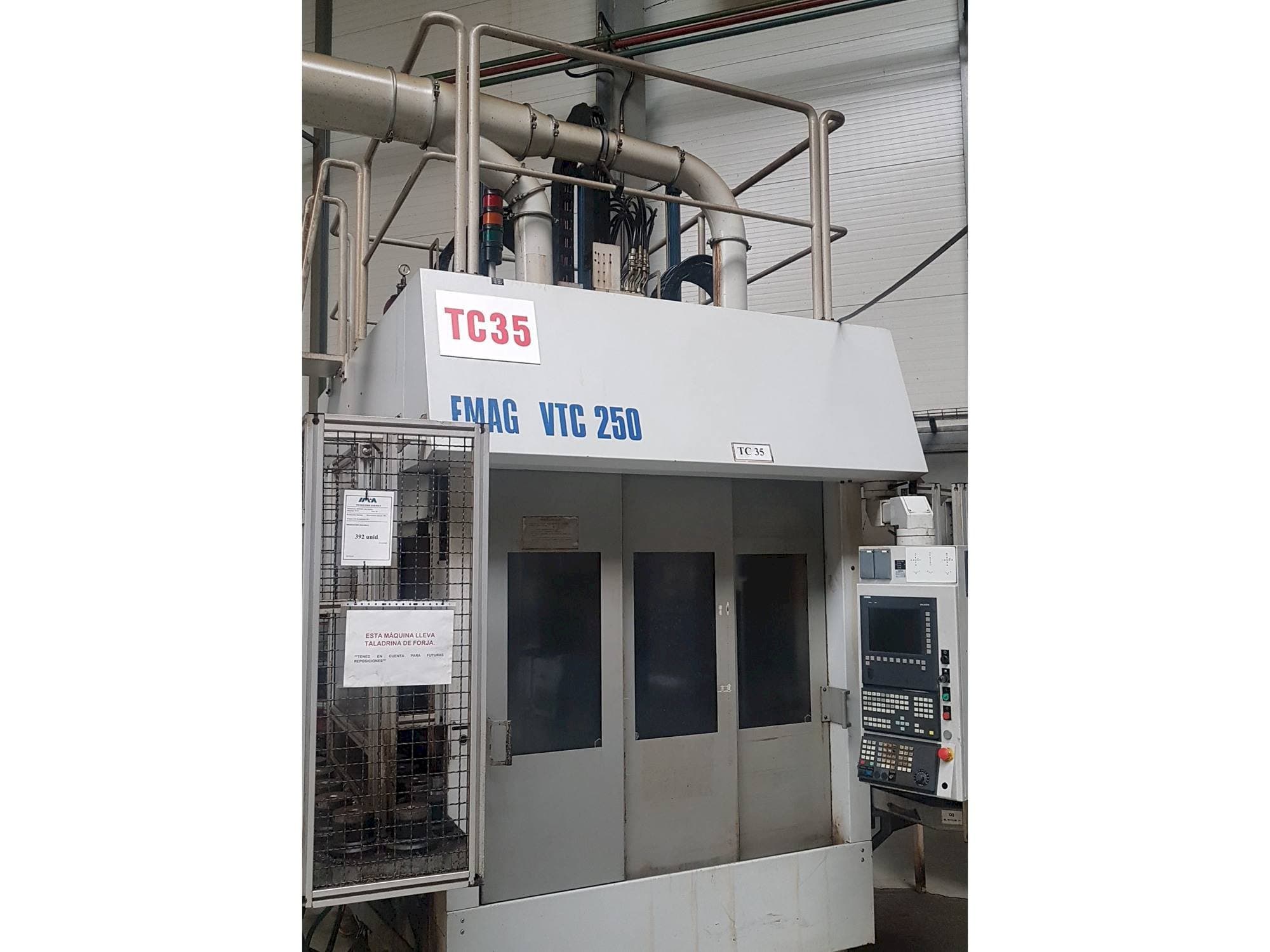 A EMAG VTC 250  gép elölnézete