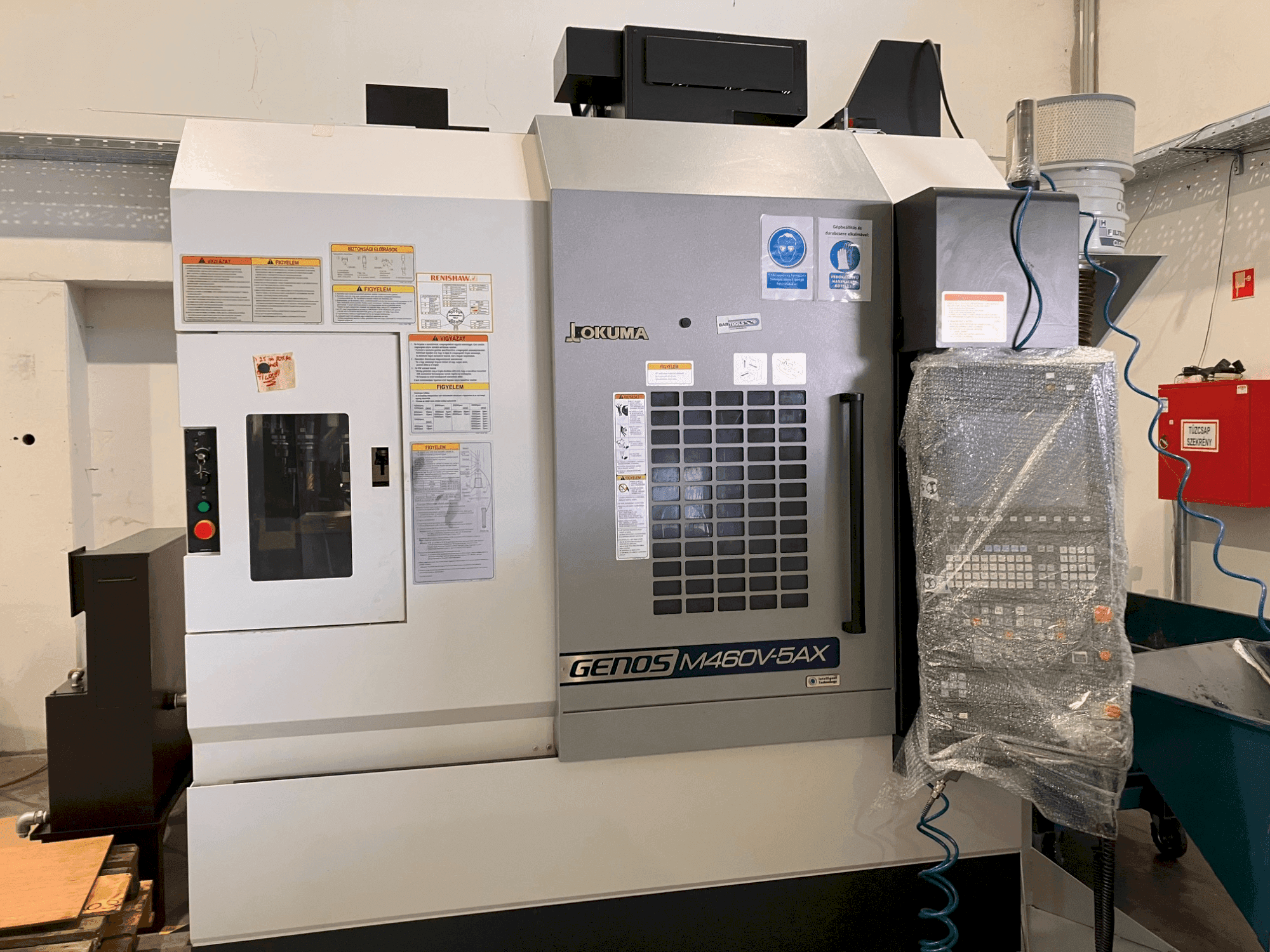 A Okuma GENOS M460V-5AX  gép elölnézete