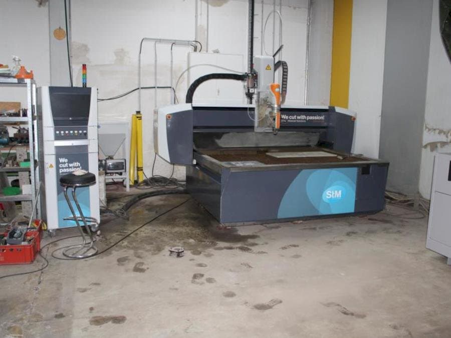 A STM PremiumCut 3D 68  gép elölnézete