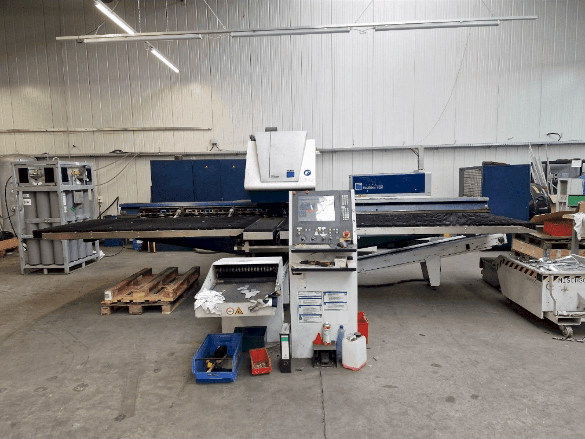 A TRUMPF TruMatic 3000 Fiber  gép elölnézete