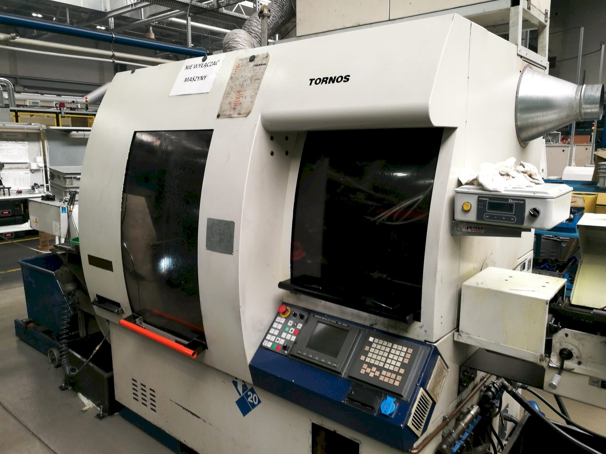 A Tornos Deco-2000/20  gép elölnézete