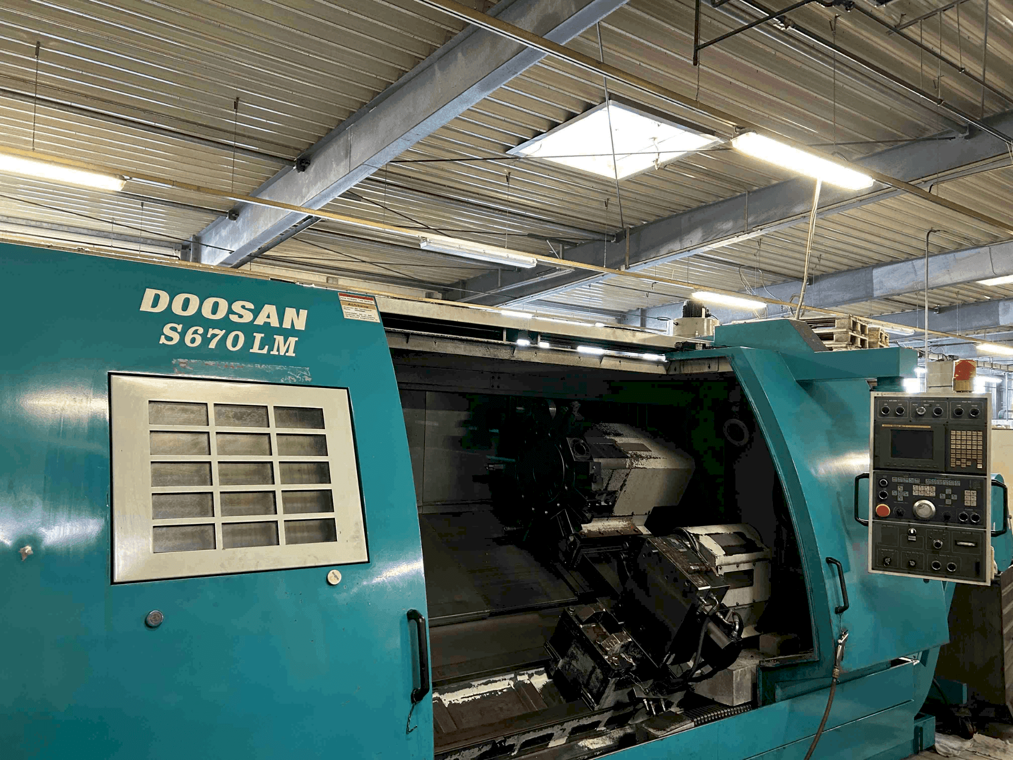 A DOOSAN S670 LM  gép elölnézete