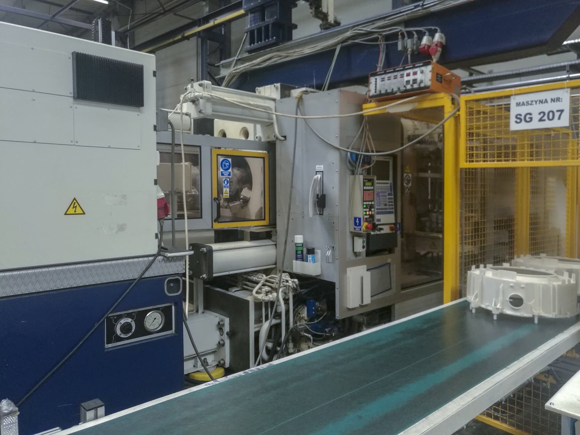 A Krauss Maffei 800-8000 MC  gép bal oldali nézete