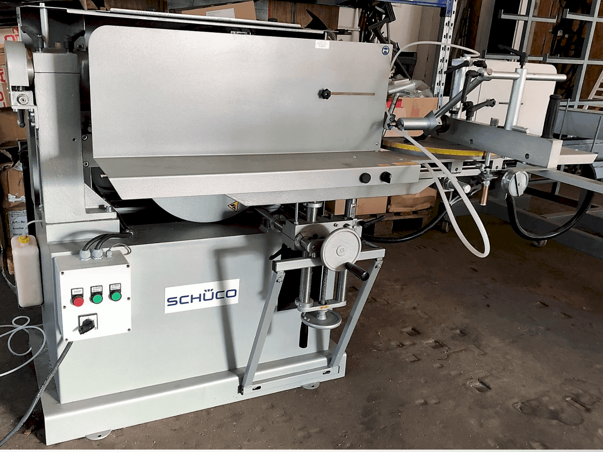 A SCHÜCO AS 450  gép elölnézete