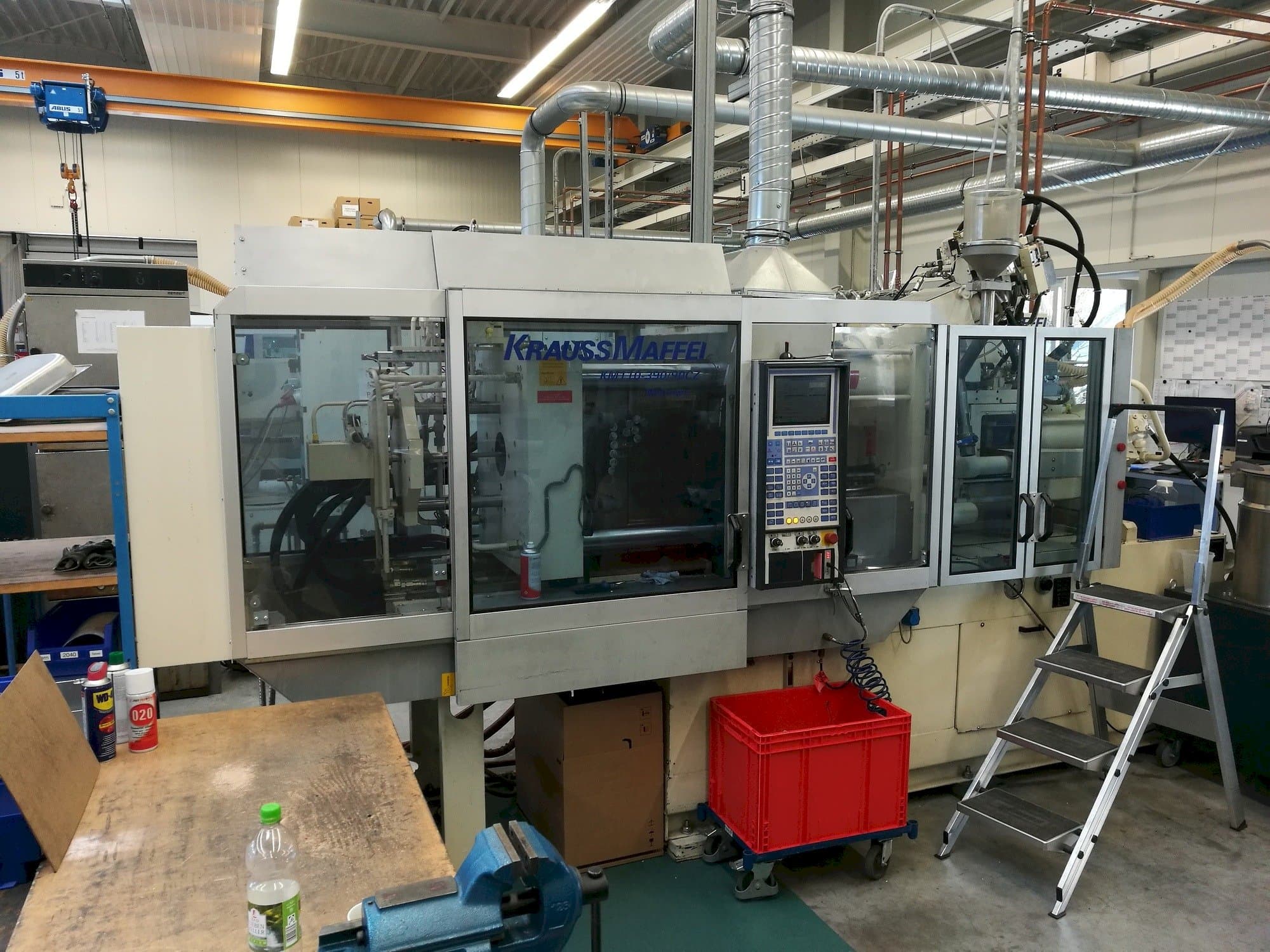 A Krauss Maffei 110-390/90 CZ  gép elölnézete