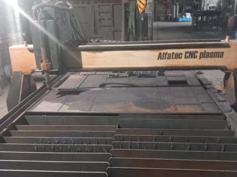 A ALFATEC CNC 1,5x3M PROFI  gép elölnézete