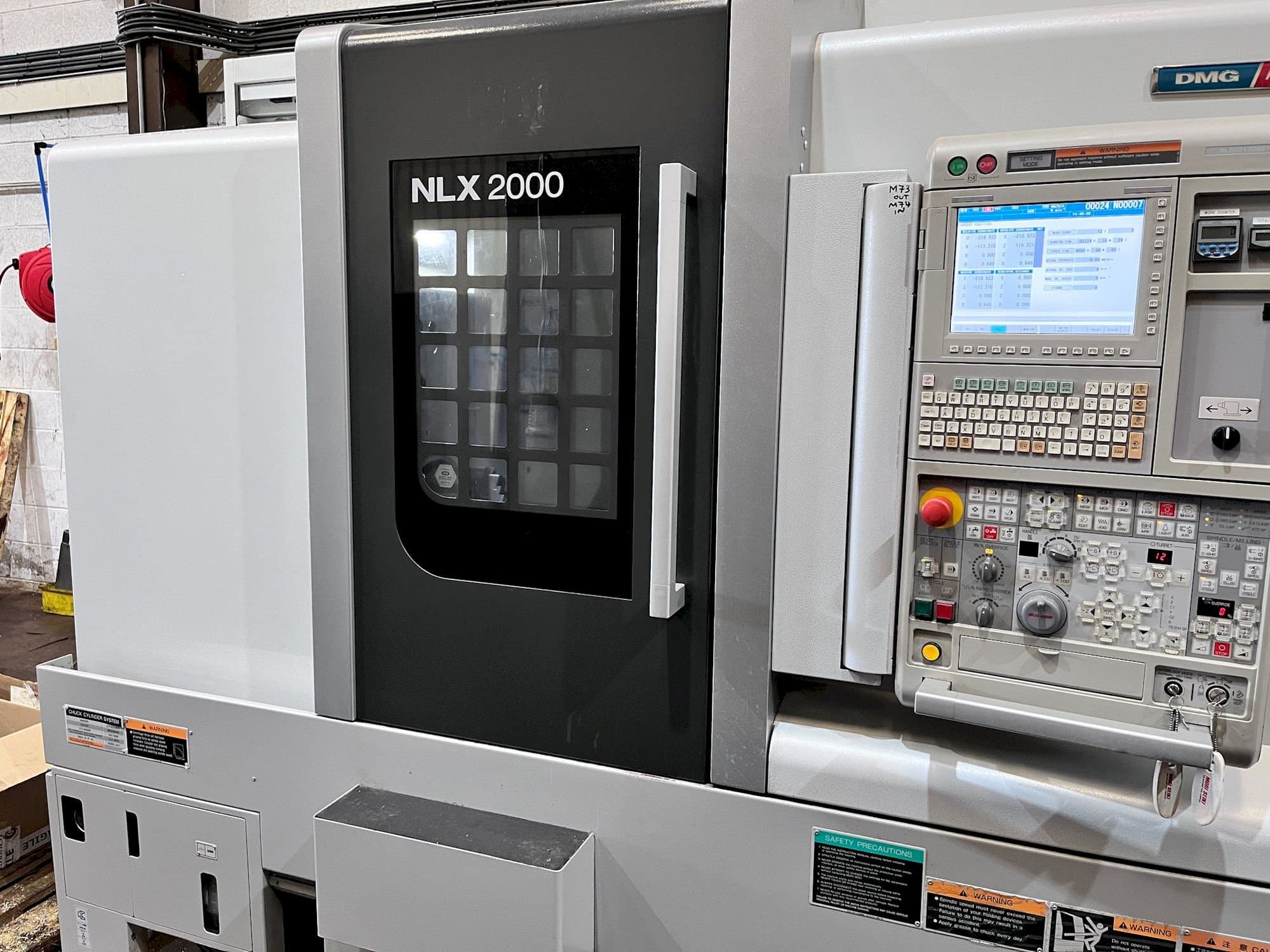 A MORI SEIKI NLX 2000MC/500  gép elölnézete
