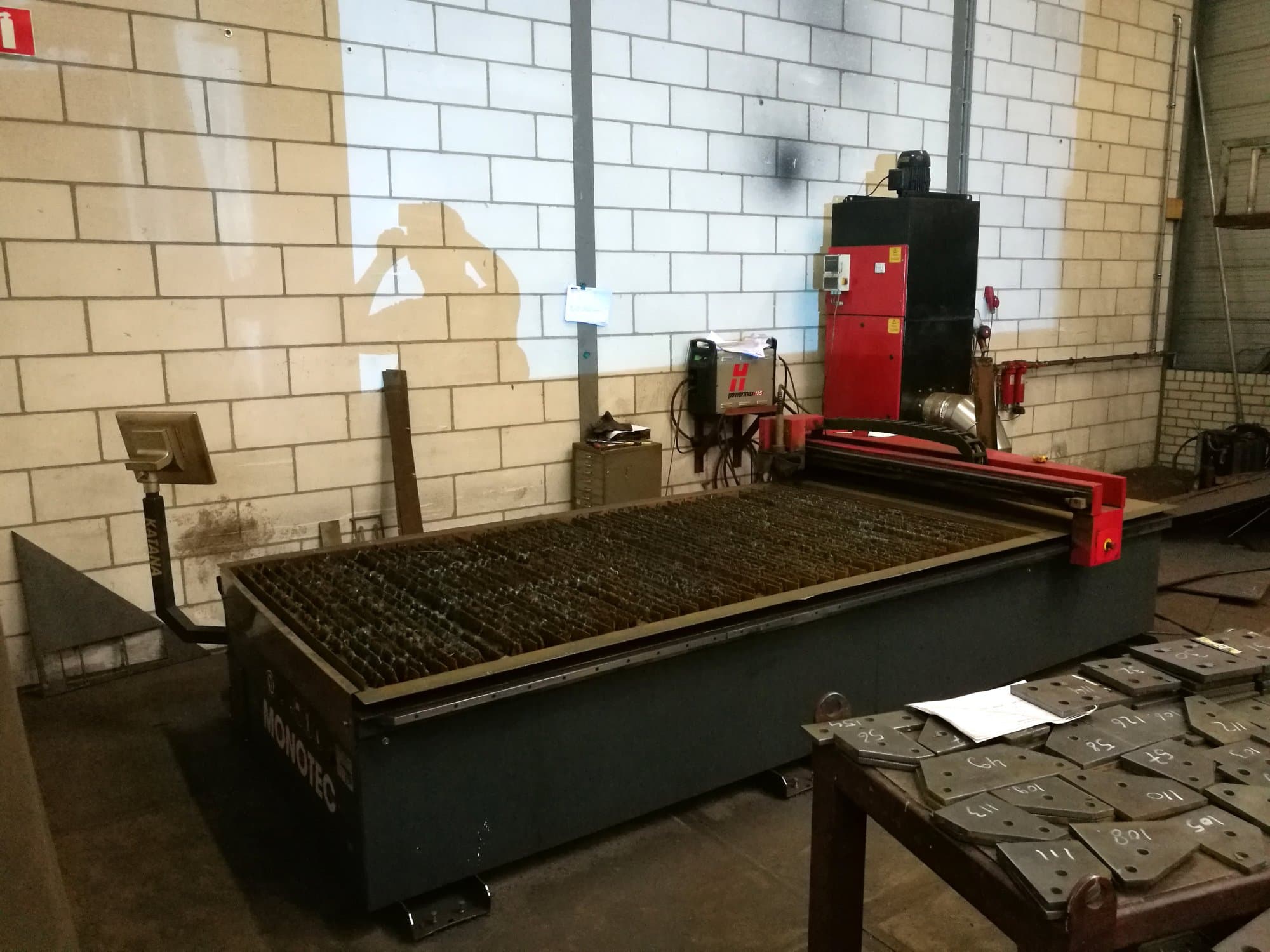 A KOIKE MONOTEC  gép bal oldali nézete