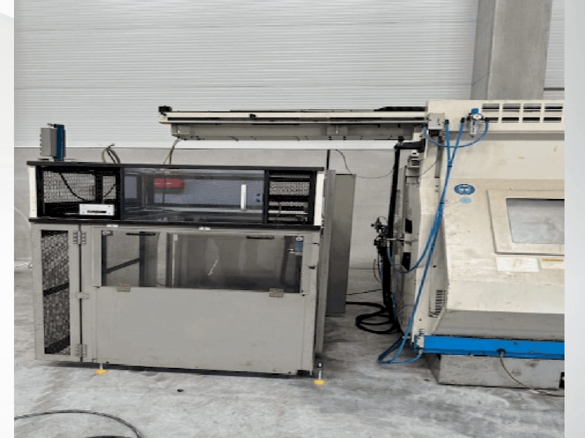 A Okuma LT 10-M  gép elölnézete