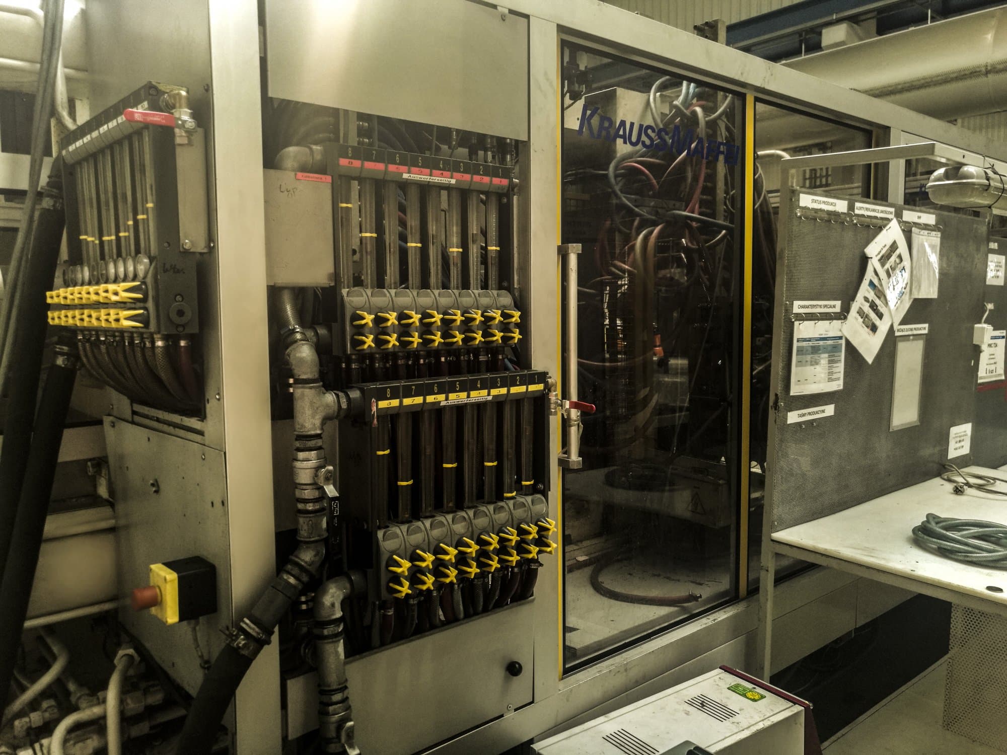 A Krauss Maffei 800-8000 MC  gép elölnézete