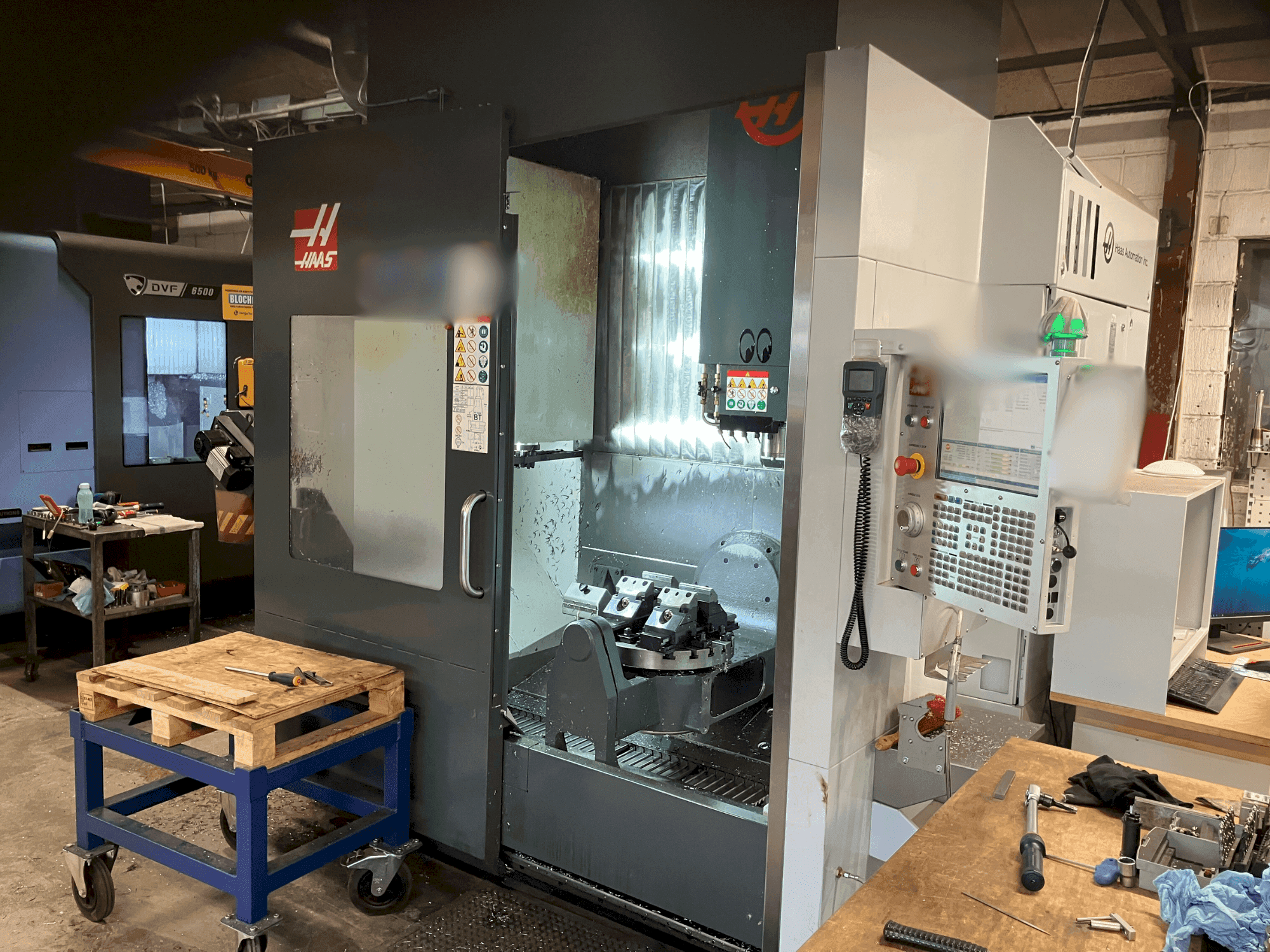 A HAAS UMC-750  gép elölnézete