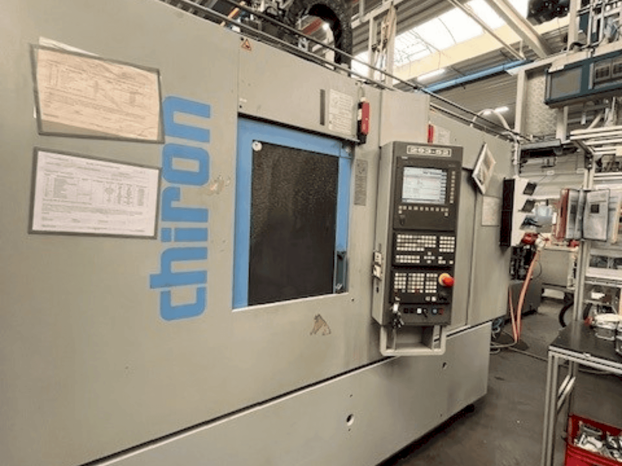 A CHIRON DZ15KWM HS  gép elölnézete