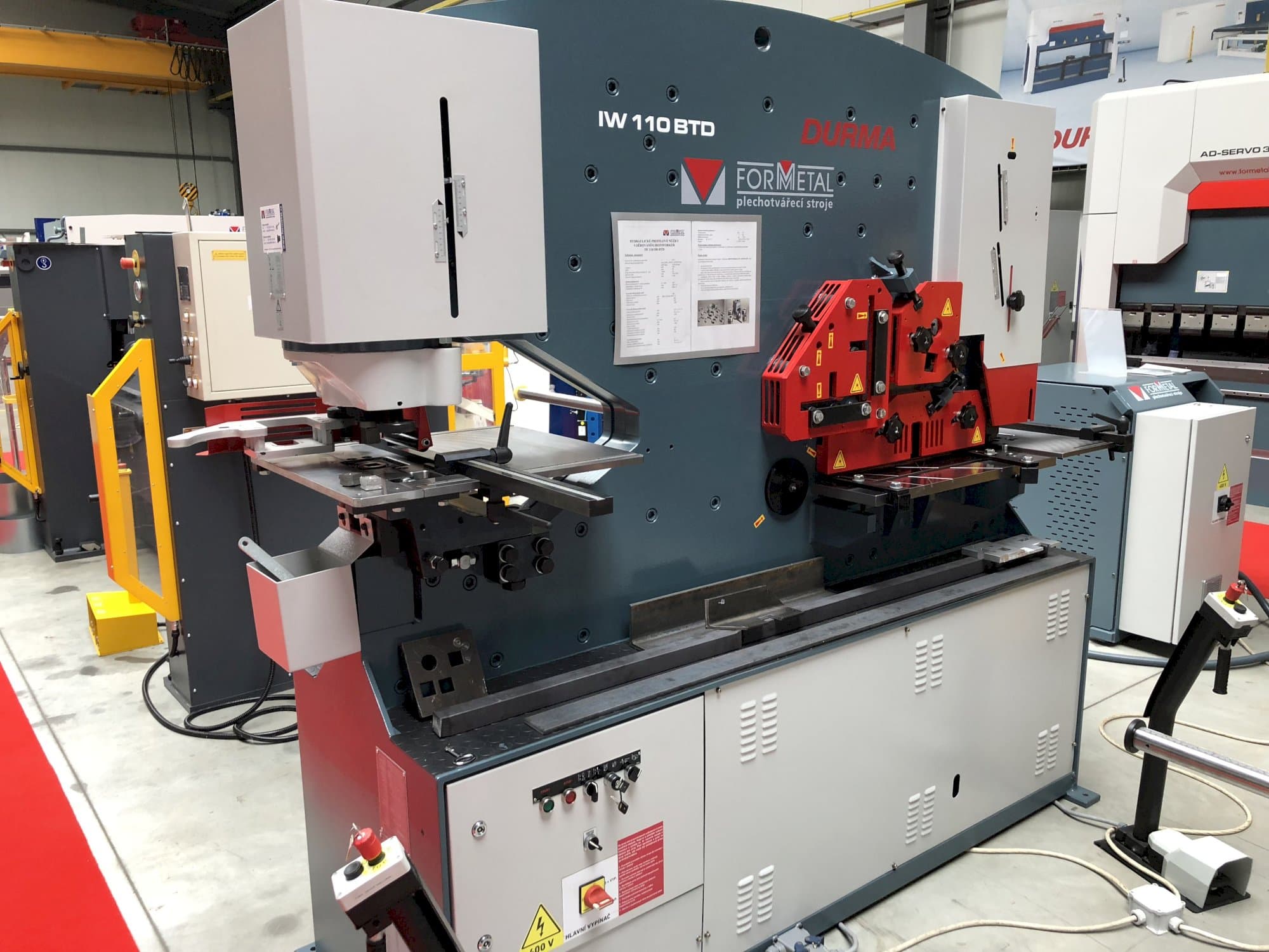 A Durma IW 110/180 BTD  gép bal oldali nézete