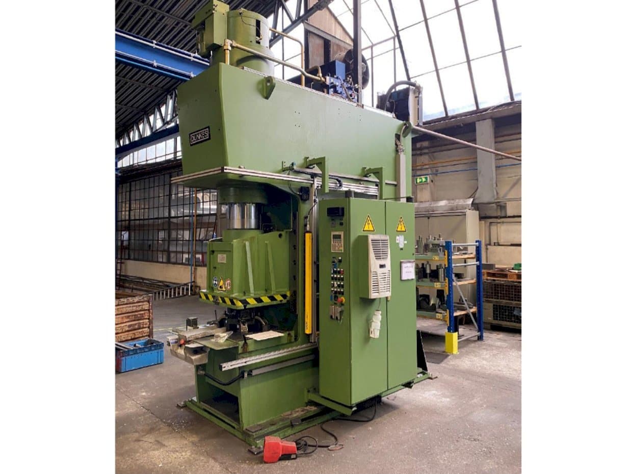 A Dunkes HZS 160  gép elölnézete