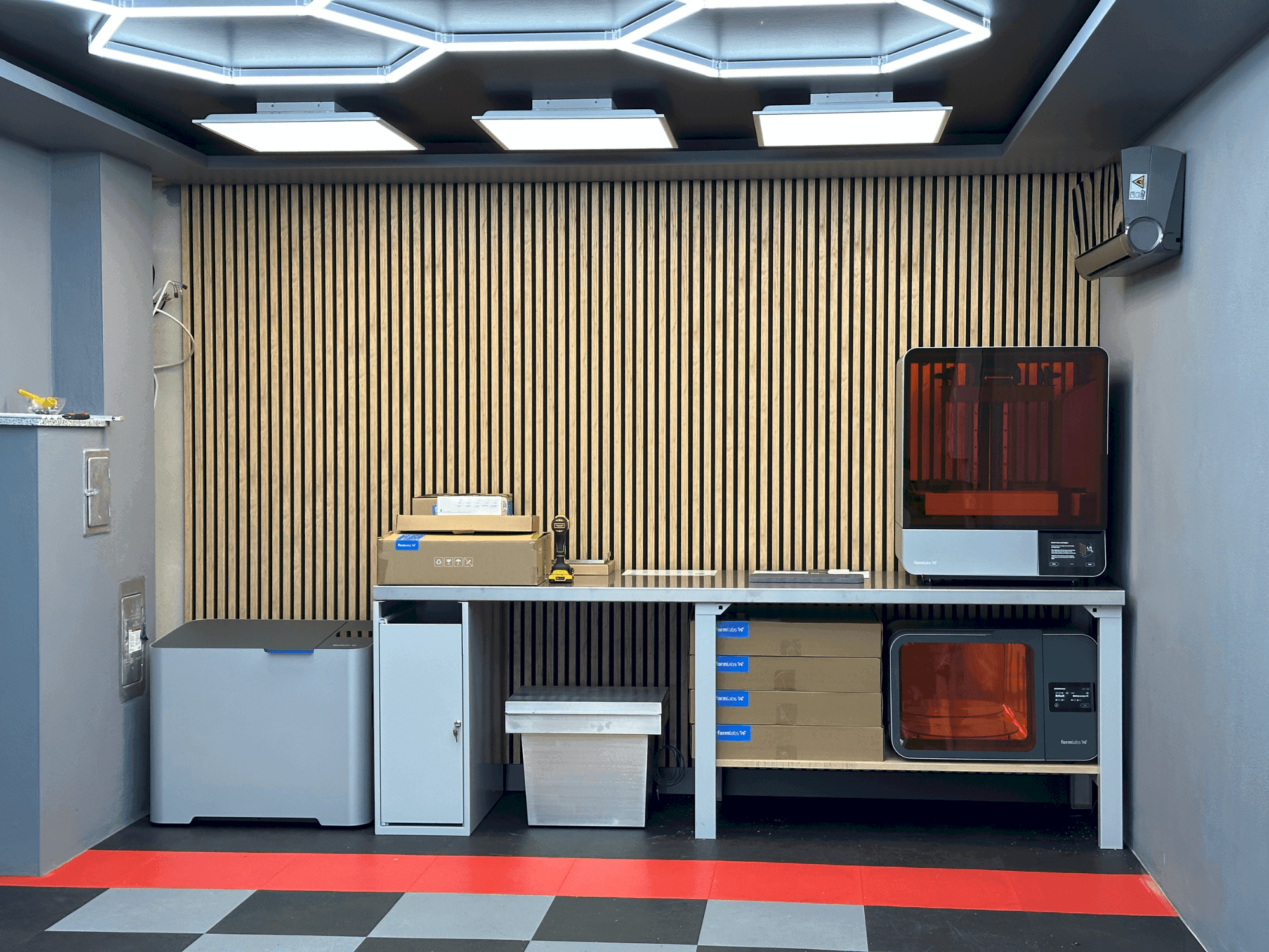 A FORMLABS 4L  gép elölnézete