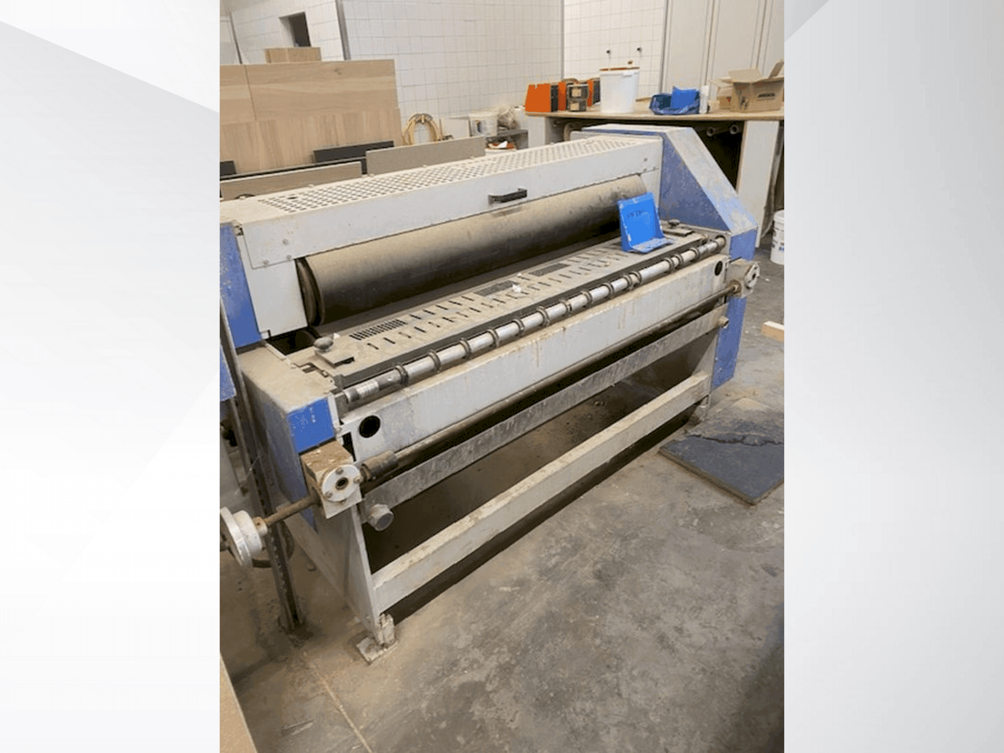 A HYMMEN TLA  gép elölnézete