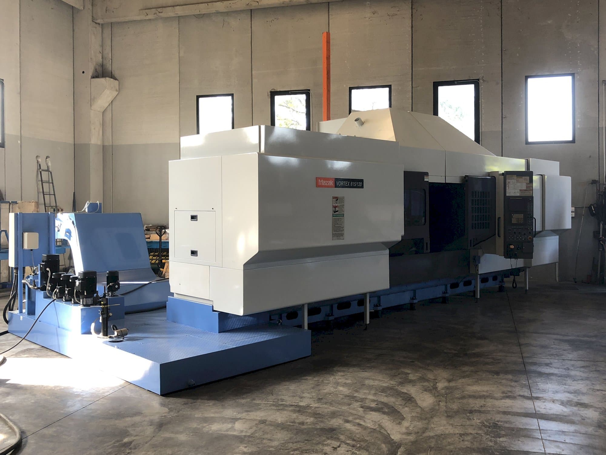 A Mazak VORTEX 815/120  gép elölnézete