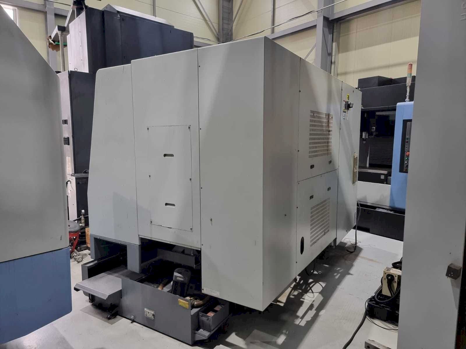 A Hyundai Kia SKT250Y  gép elölnézete