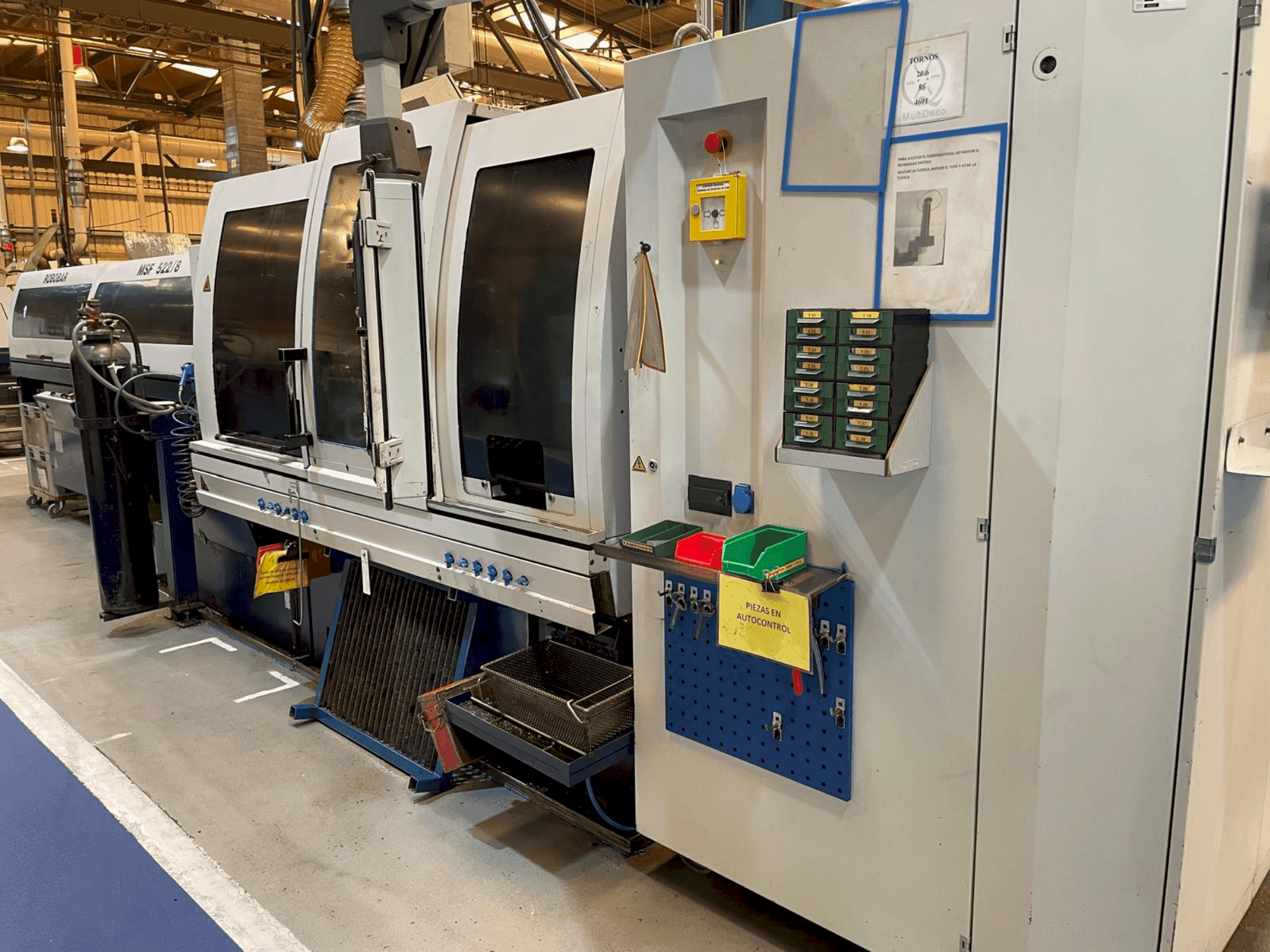 A TORNOS MultiDeco 20-8b  gép elölnézete