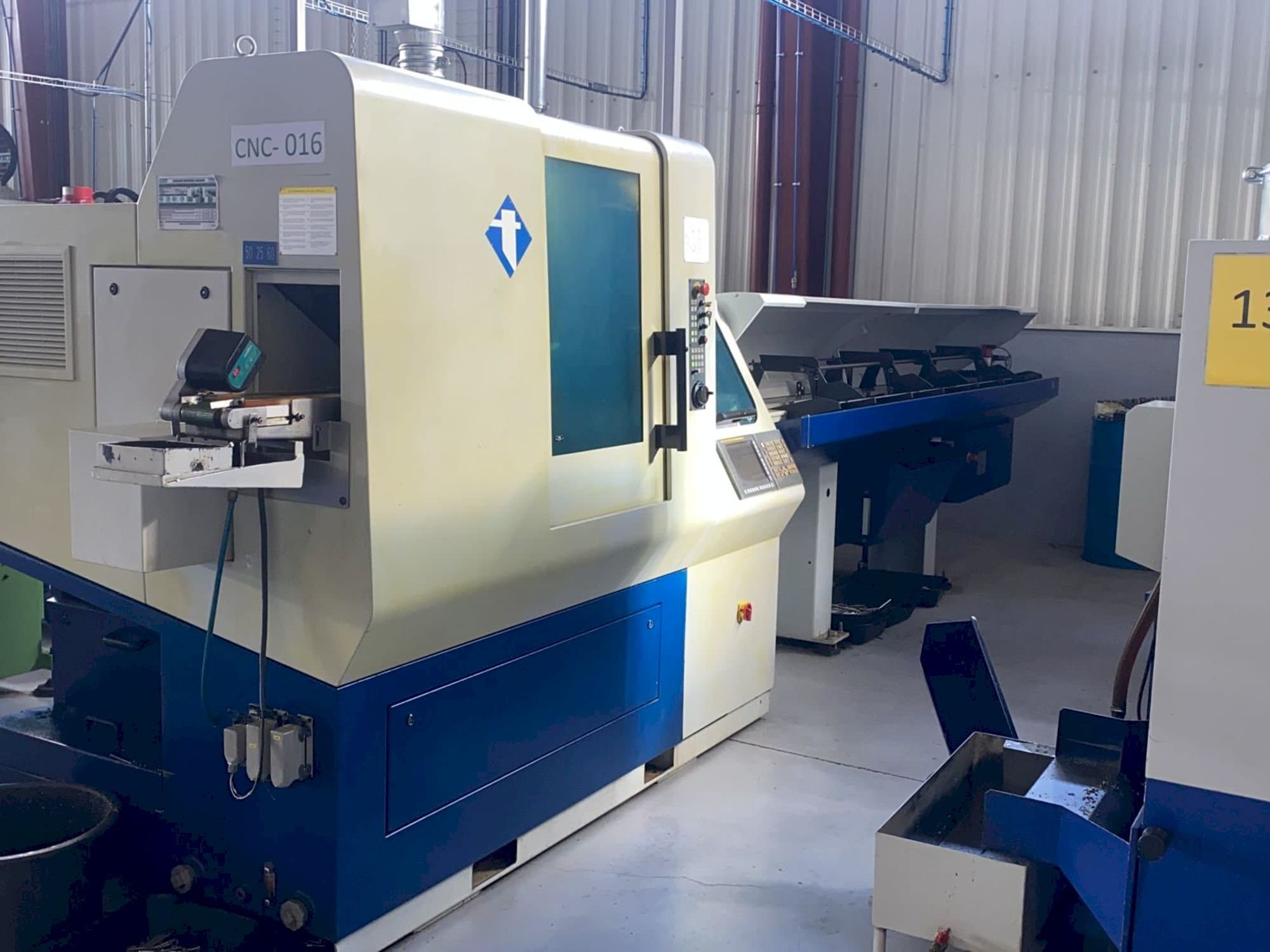 A Tornos DECO 20S  gép elölnézete