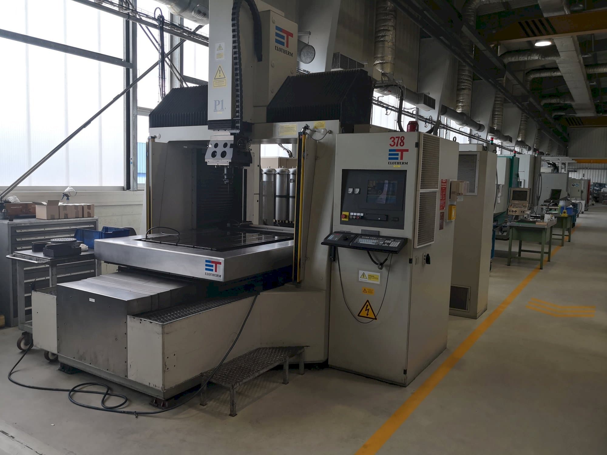 A ELOTHERM ELBOMAT P1  gép elölnézete