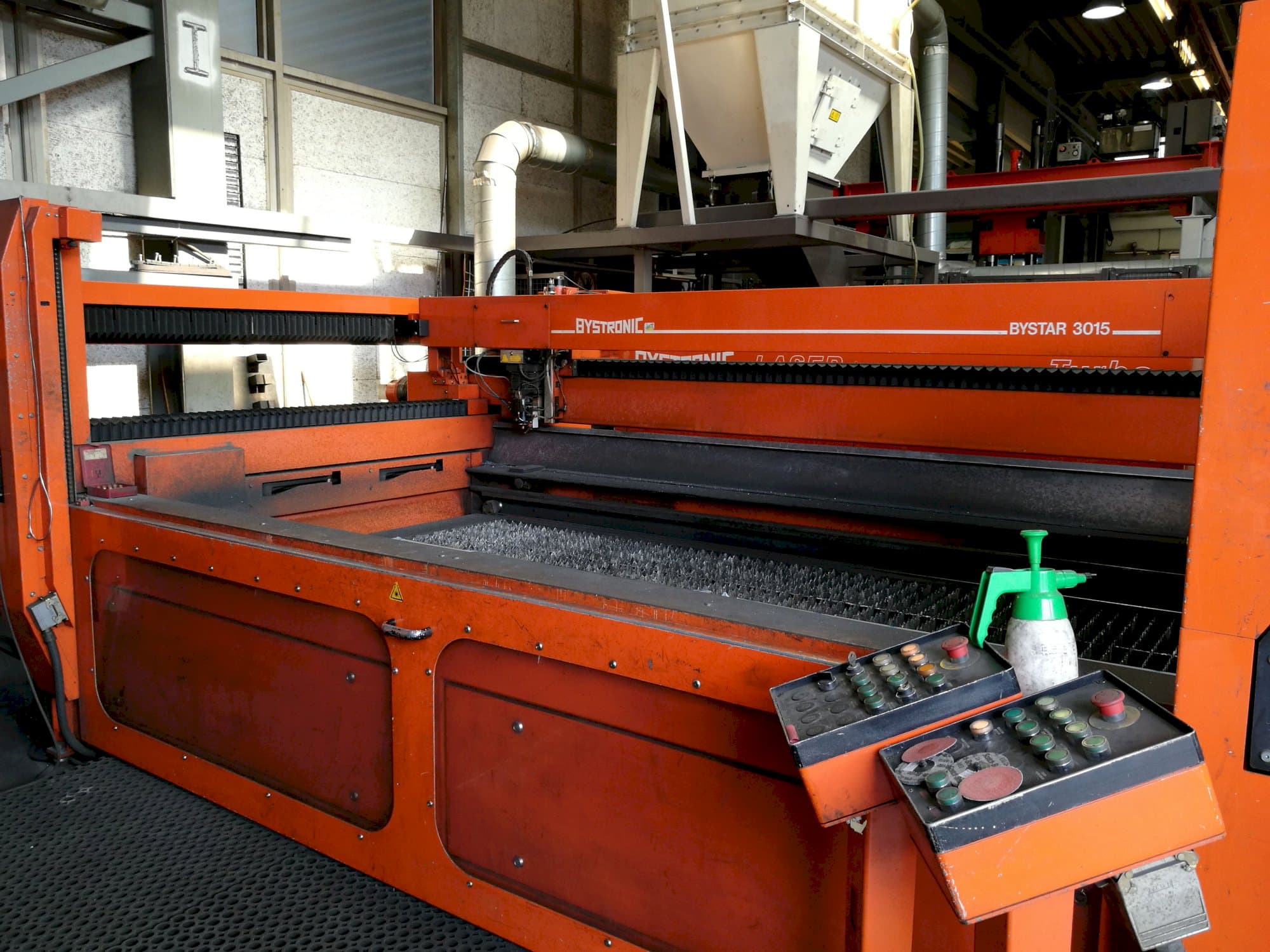 A Bystronic Bystar 3015  gép jobb nézete