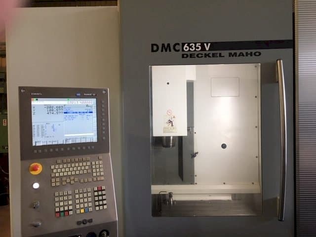A DECKEL MAHO DMC 635 V  gép elölnézete