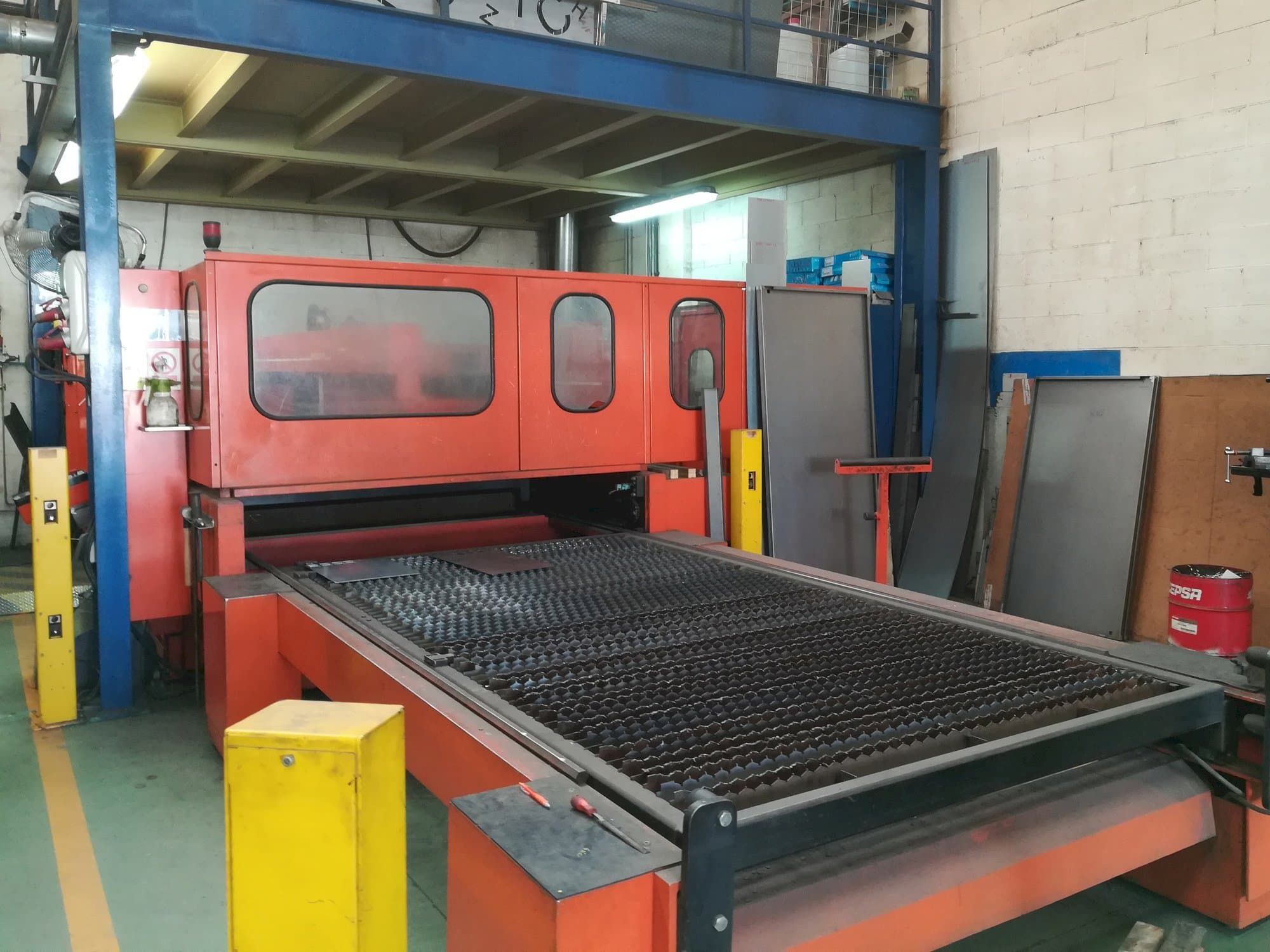 A Bystronic Bystar 3015  gép elölnézete